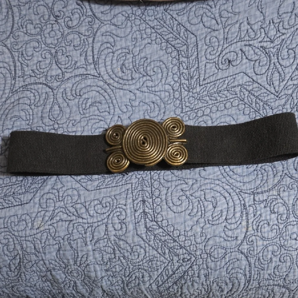 Vintage Abstract Black and Gold Women's Belt Size 26 Inches